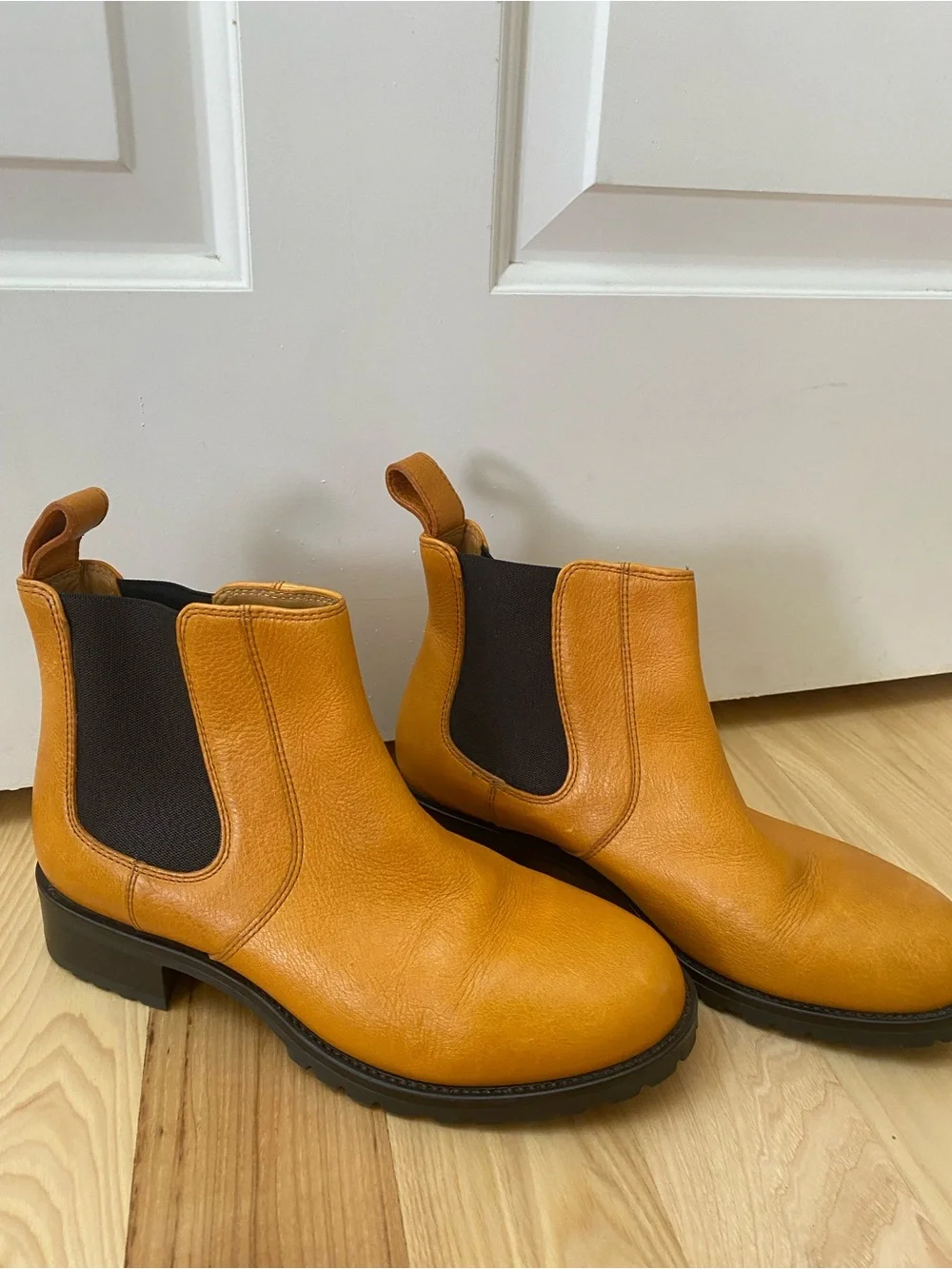 Duluth Trading Company Boots Women’s Chelsea Boots Cognac Brown Tan Size 8.5